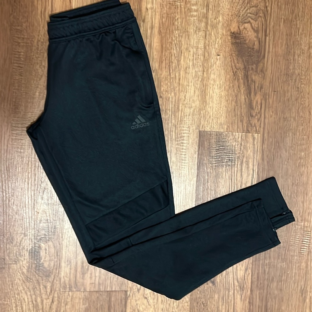 Adidas all black men’s jogger aeroready size S